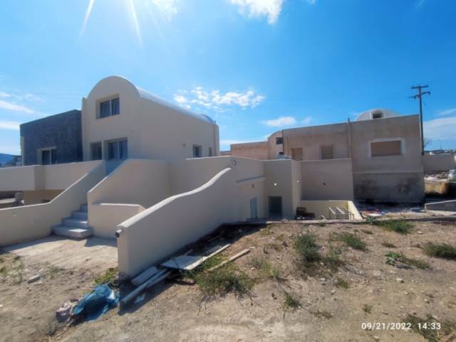 (For Sale) Commercial Hotel || Cyclades/Santorini-Thira - 1.600 Sq.m, 3.800.000€ 