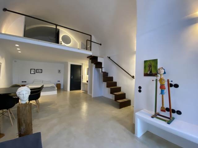 (For Sale) Residential Other properties || Cyclades/Santorini-Thira - 67 Sq.m, 2 Bedrooms, 300.000€ 