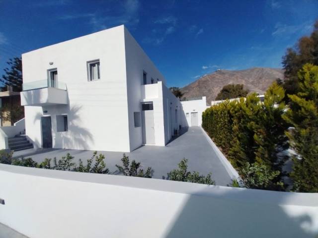 (For Sale) Commercial Hotel || Cyclades/Santorini-Thira - 270 Sq.m, 1.250.000€ 