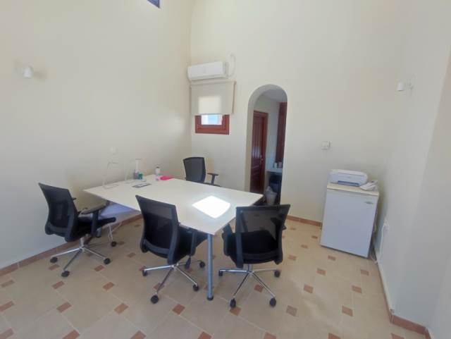(For Rent) Commercial Office || Cyclades/Santorini-Thira - 20 Sq.m, 700€ 
