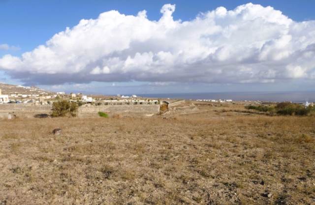 (Προς Πώληση) Αξιοποιήσιμη Γη Οικόπεδο εντός οικισμού || Κυκλάδες/Σαντορίνη-Θήρα - 1.350 τ.μ, 680.000€ 