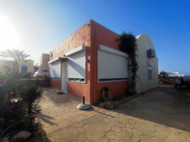 (Προς Πώληση) Κατοικία Μονοκατοικία || Κυκλάδες/Σαντορίνη-Θήρα - 100 τ.μ, 2 Υ/Δ, 330.000€ 